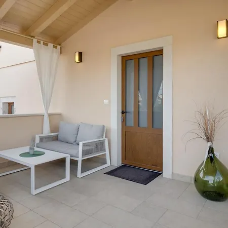 Dany With Balcony 아파트 Dračevac